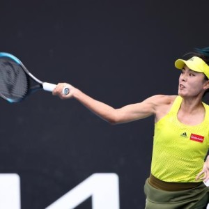 江南体育官网-王蔷时隔15个月重返巡回赛八强 发球滑步皆有提升